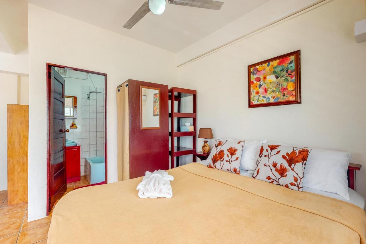 Almond Tree 3 At Island Cabanas Gold Standard Certified Кайе Колкер Екстериор снимка